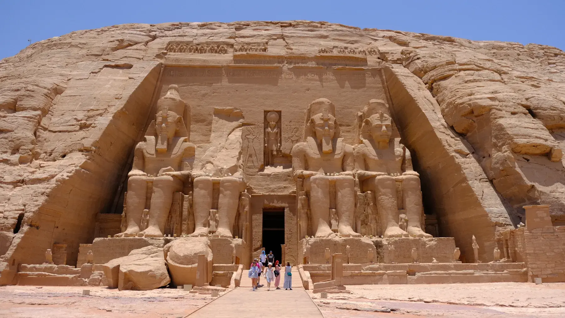Fachada del templo mayor de Abu Simbel