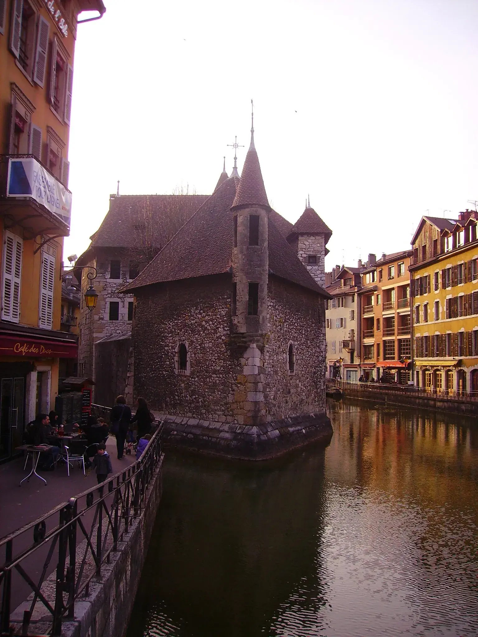 Canales y Palais de l’Île de Annecy
