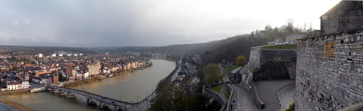 Ciudadela de Namur sobre la confluencia de los ríos