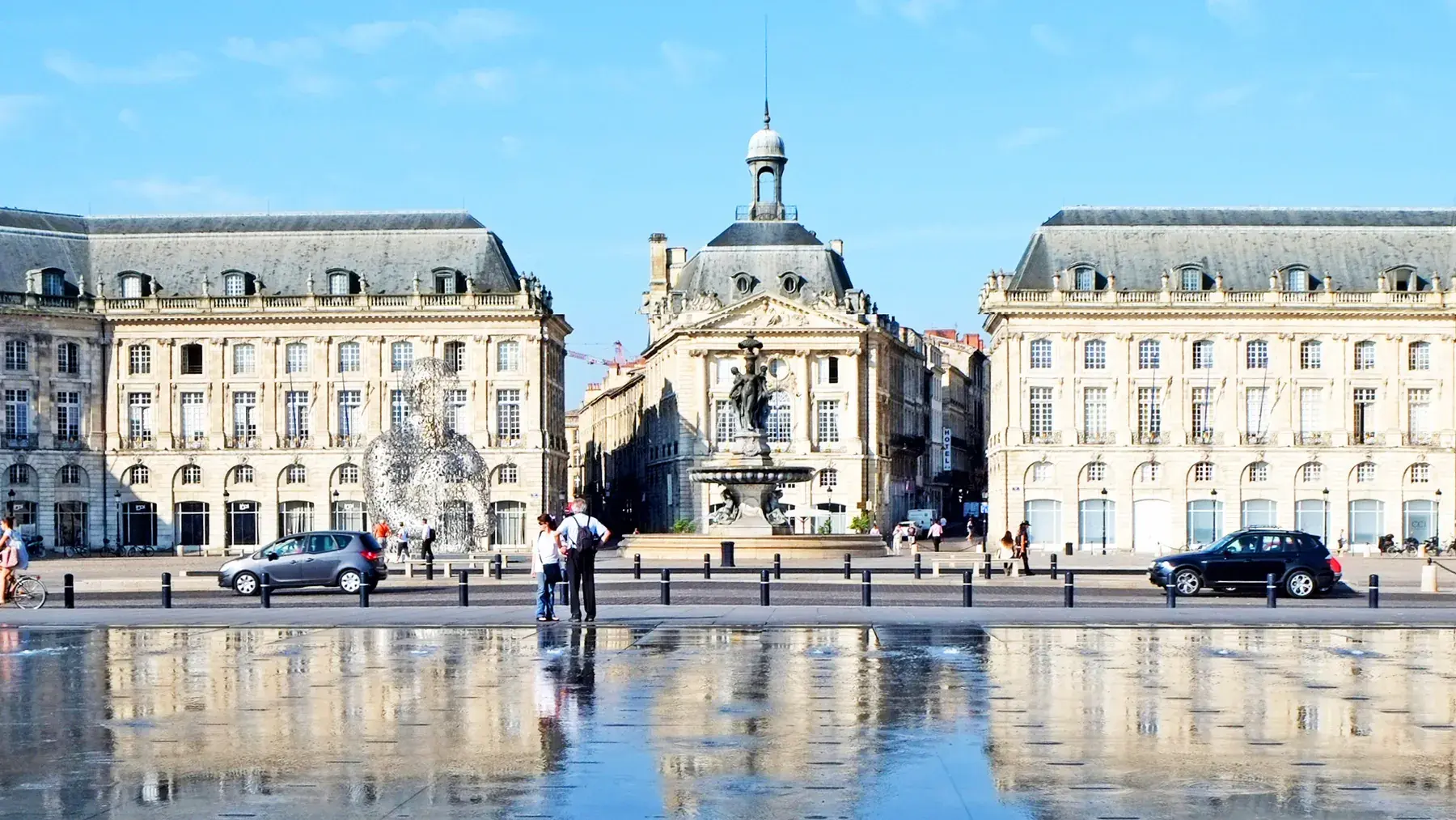 Place de la Bourse de Burdeos reflejada en el Miroir d’eau