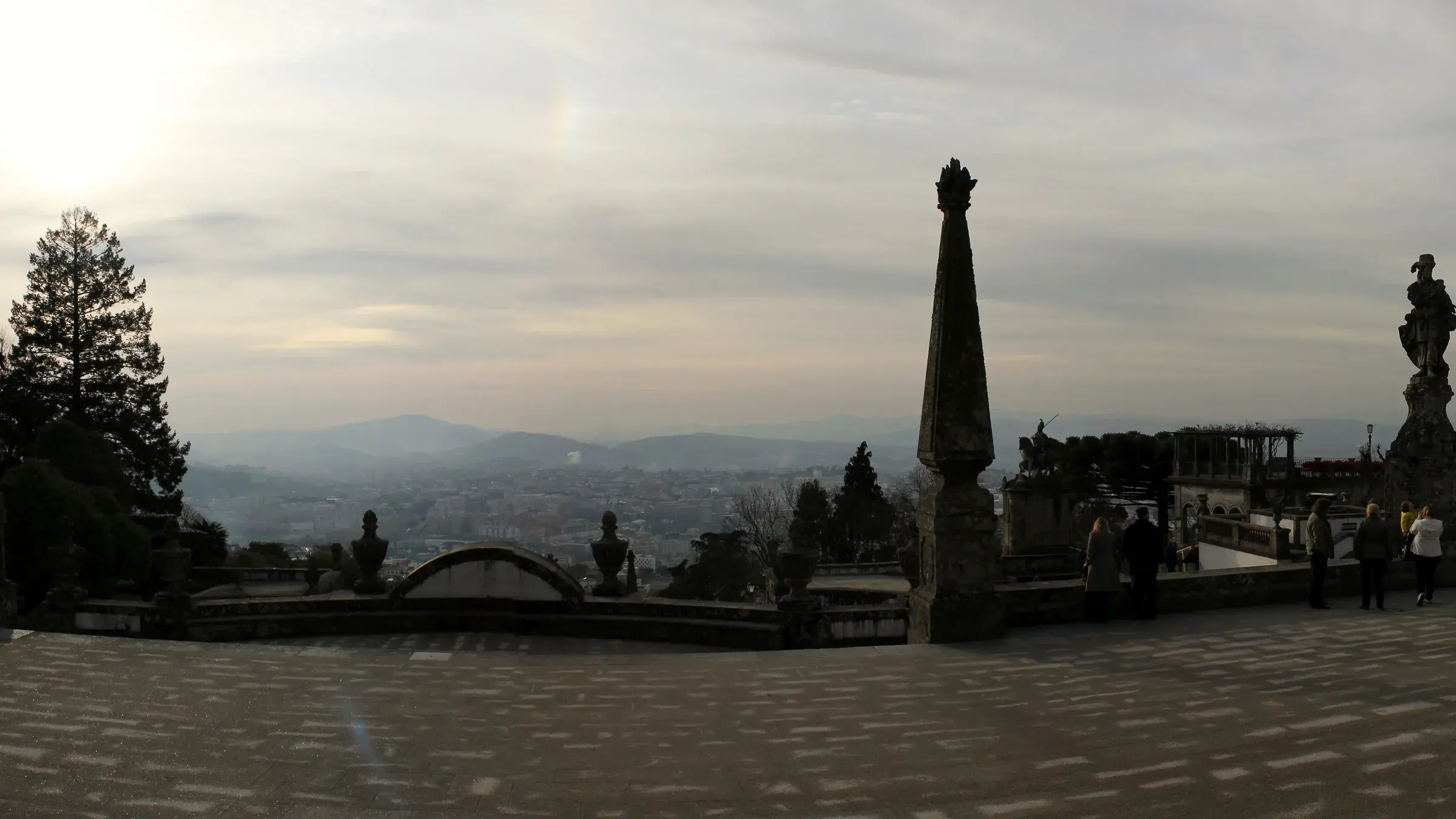Santuario de Bom Jesus do Monte y su escalinata sobre Braga