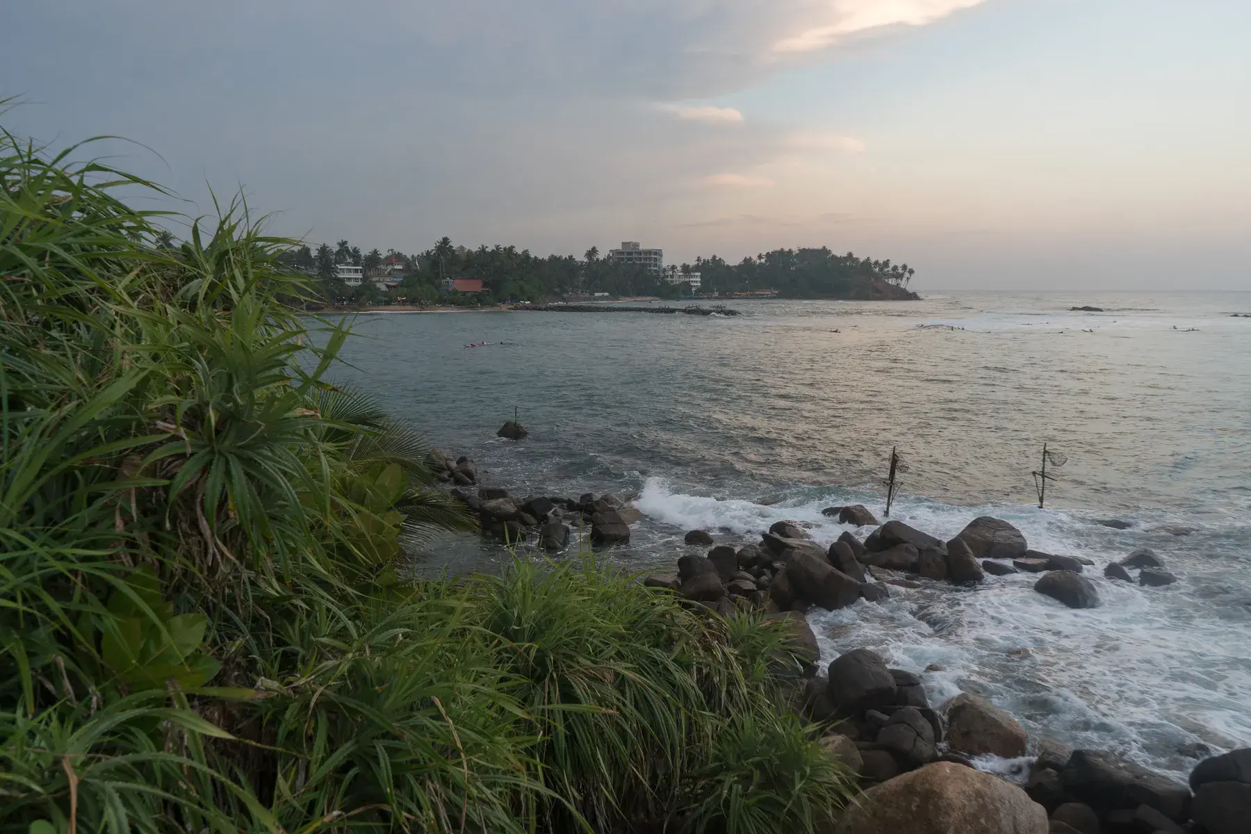 Costa de Mirissa vista desde Parrot Rock