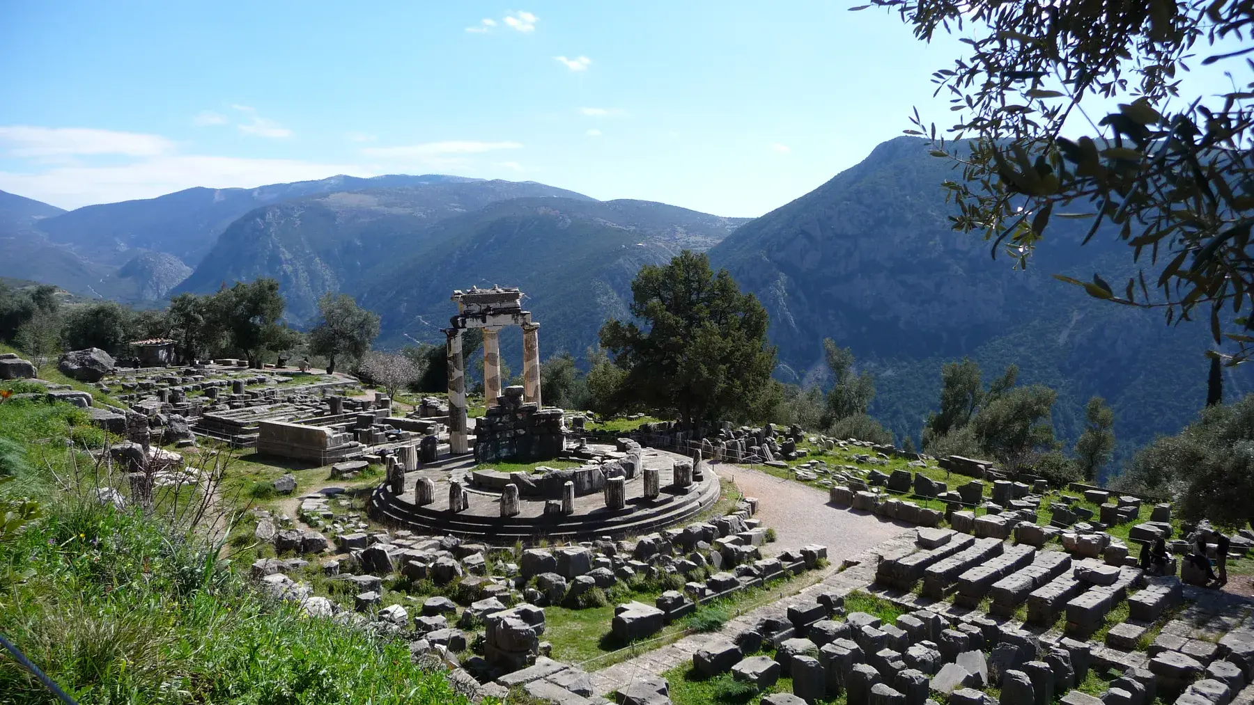 Paisaje y recinto arqueológico de Delfos