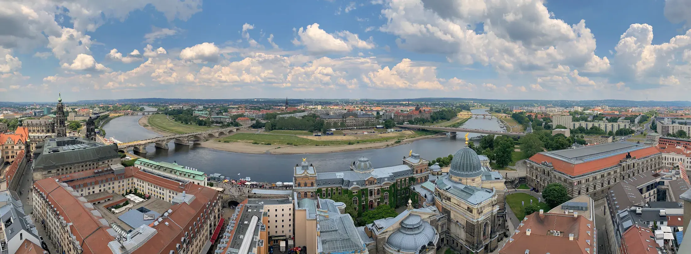 Centro de Dresde y río Elba vistos desde la Frauenkirche