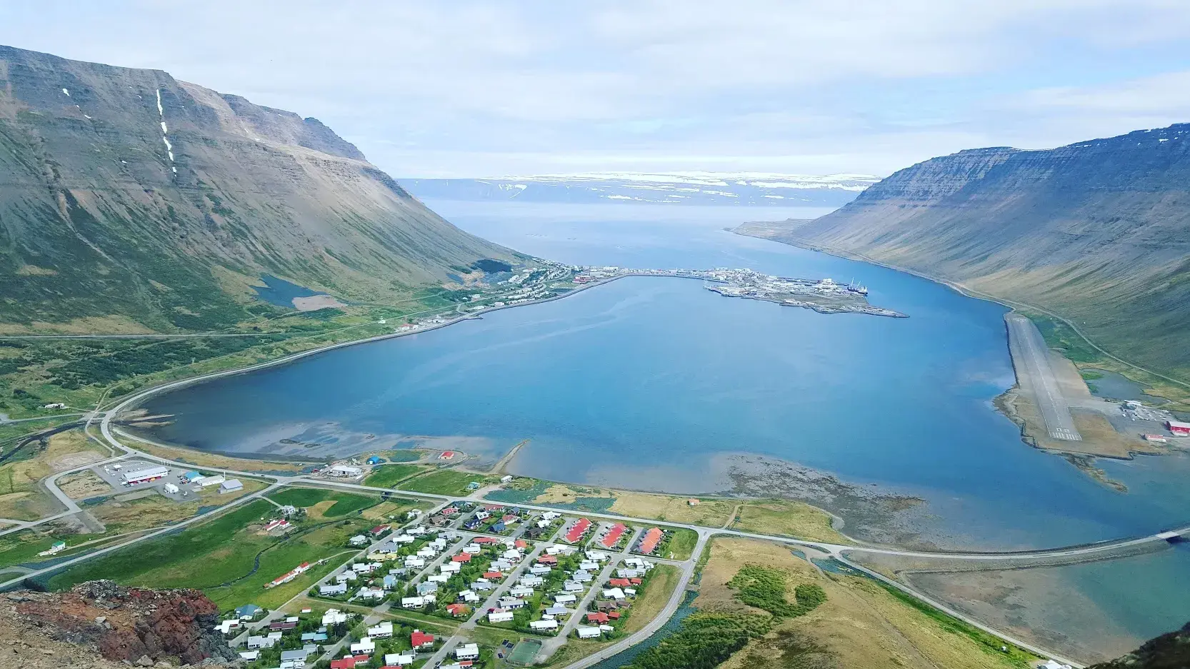 Ísafjörður entre montañas y fiordo