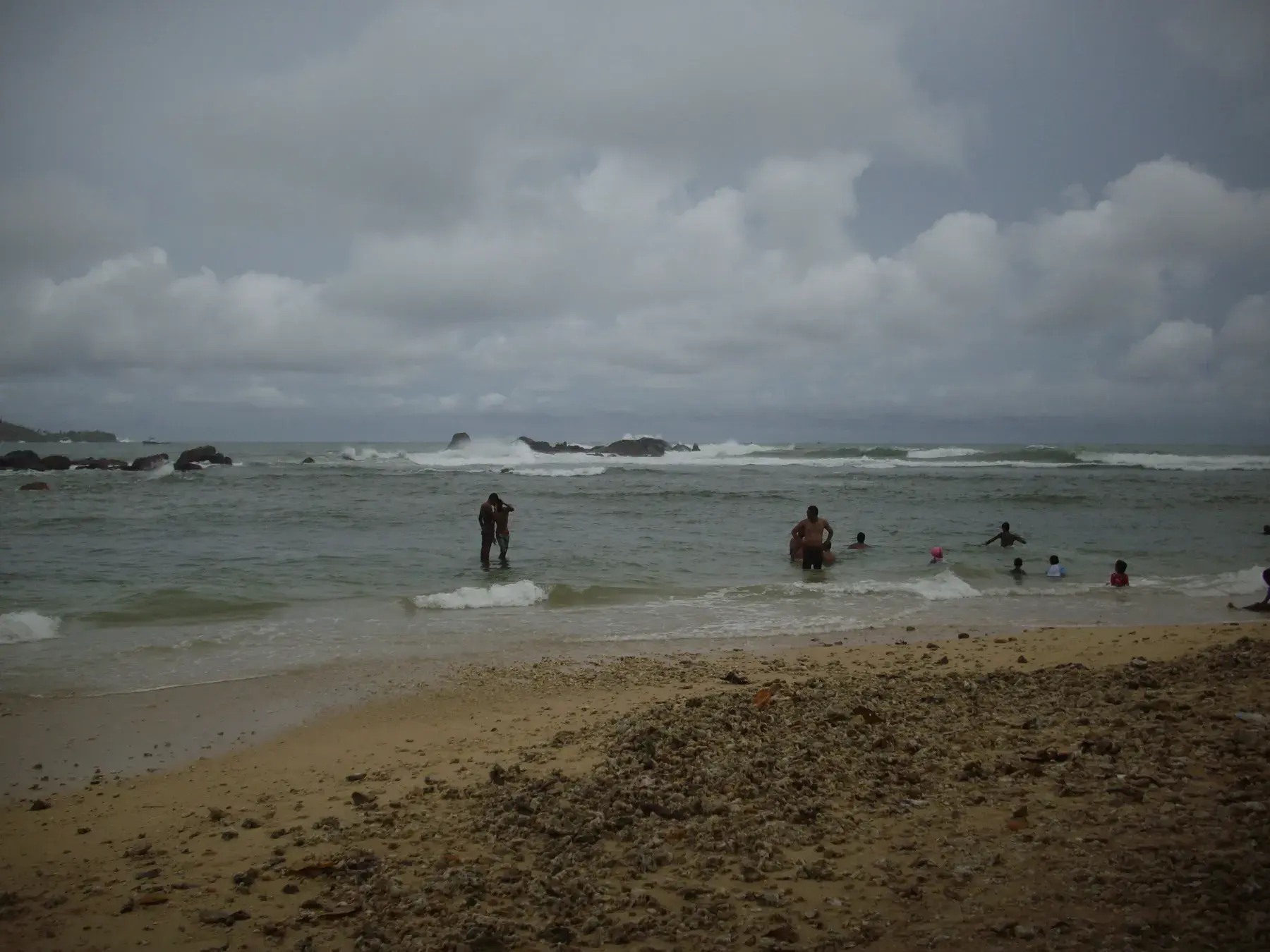 Playa junto al fuerte de Galle