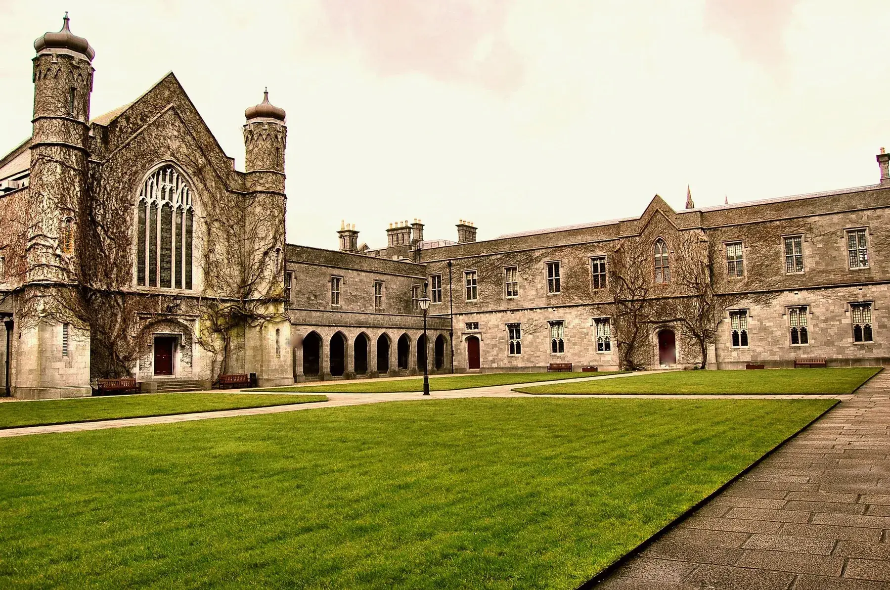 Edificio histórico de la universidad de Galway