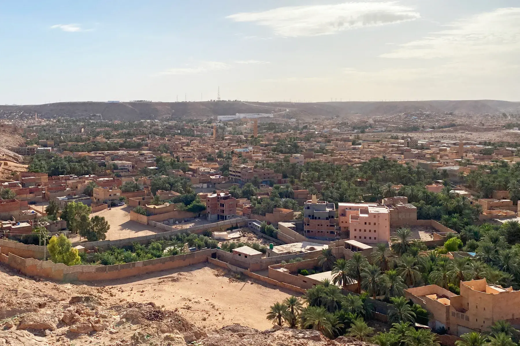 Ghardaïa y palmerales del valle del M’Zab desde el entorno del hotel Belvédère