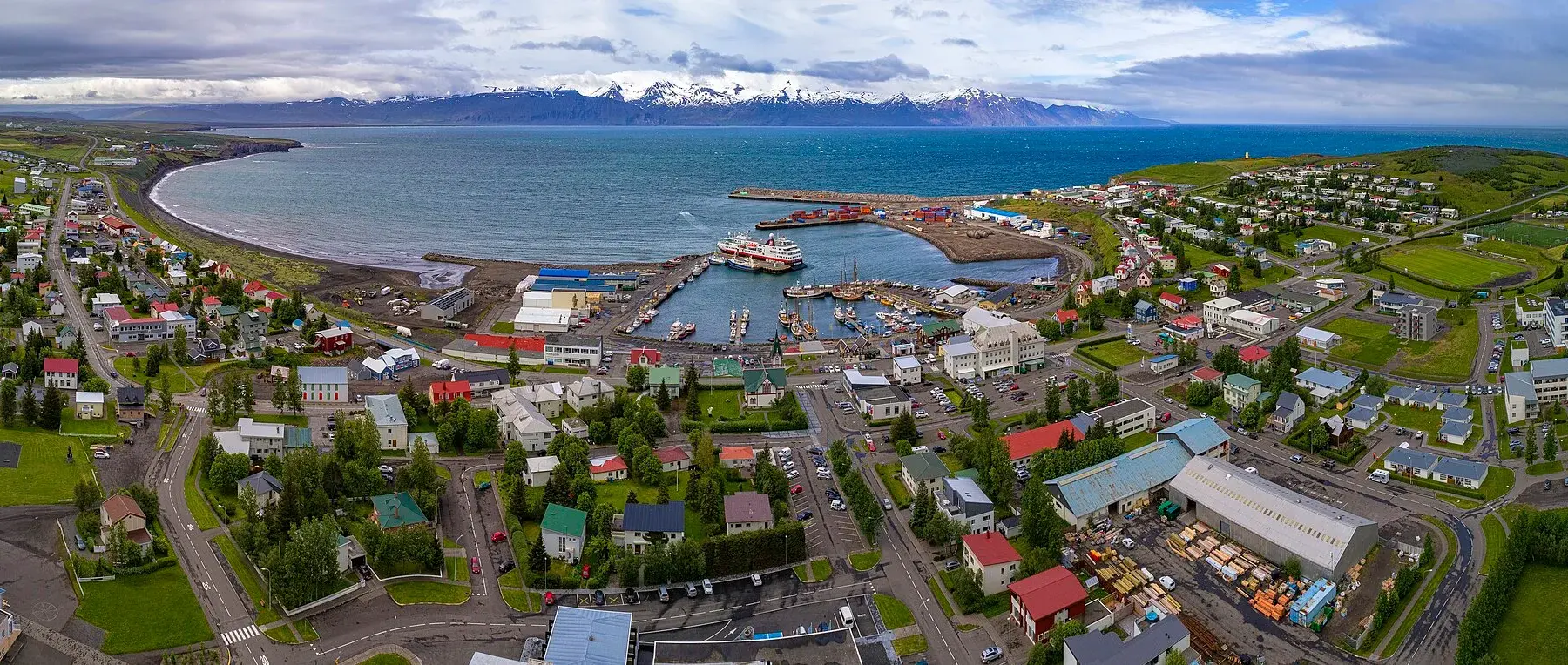 Vista del pueblo portuario de Húsavík