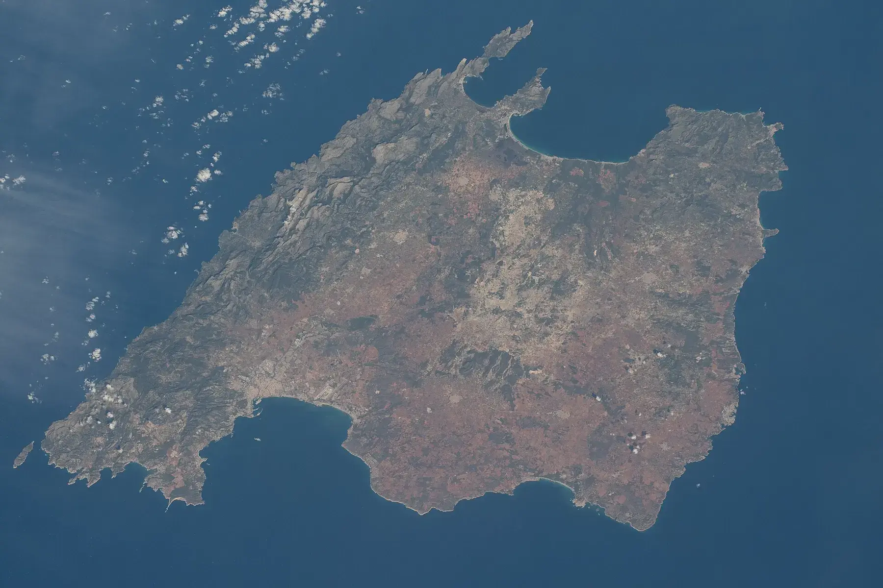 Vista orbital de Mallorca y su costa