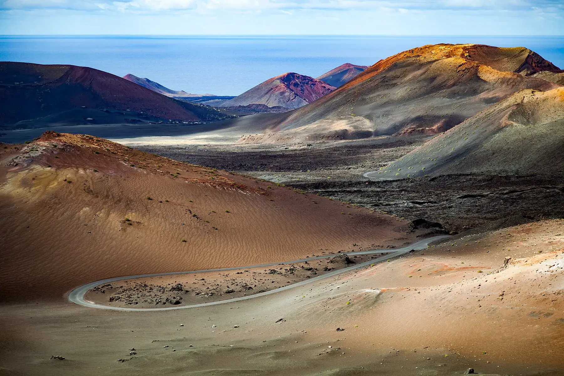 Colores volcánicos del paisaje de Timanfaya en Lanzarote