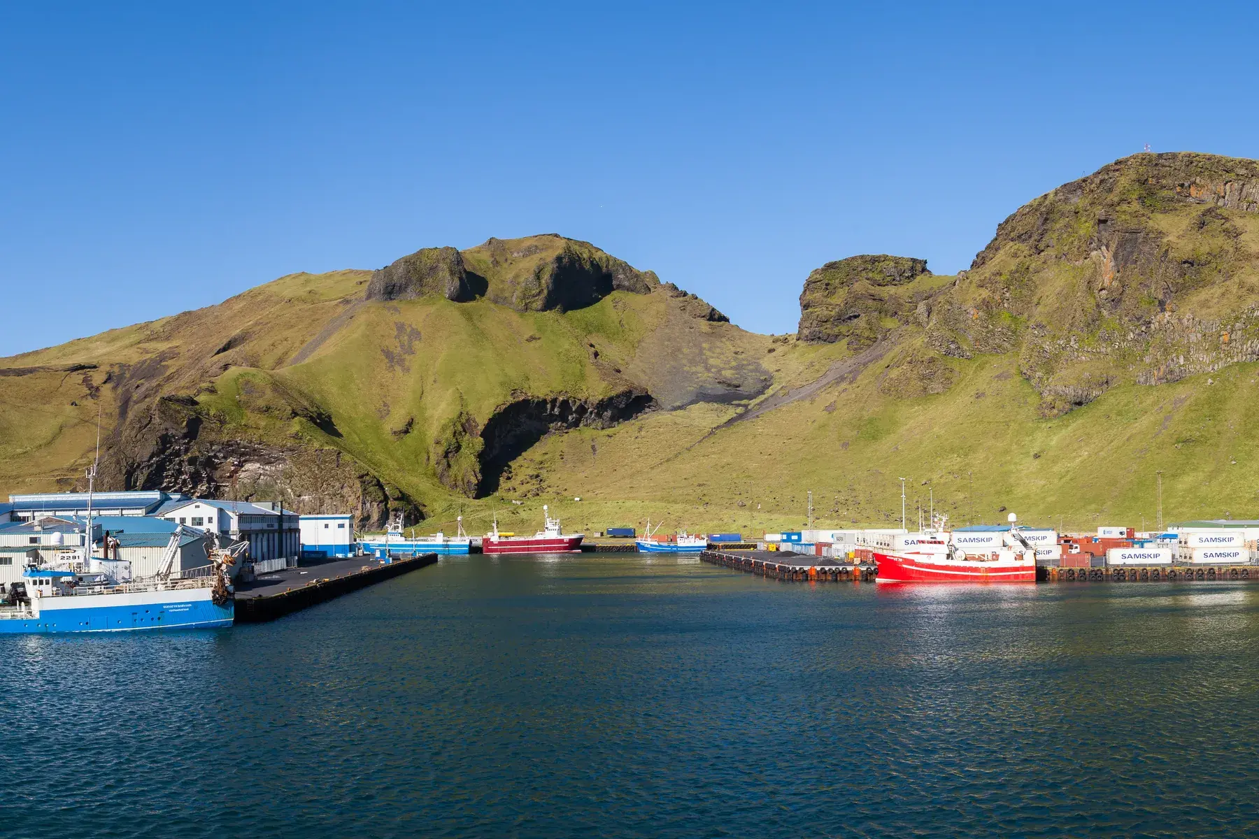 Puerto de Heimaey en las islas Vestman