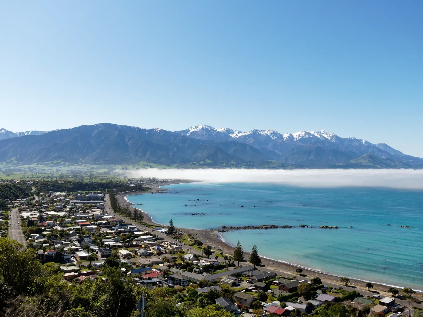 Kaikōura desde la península hacia la cordillera