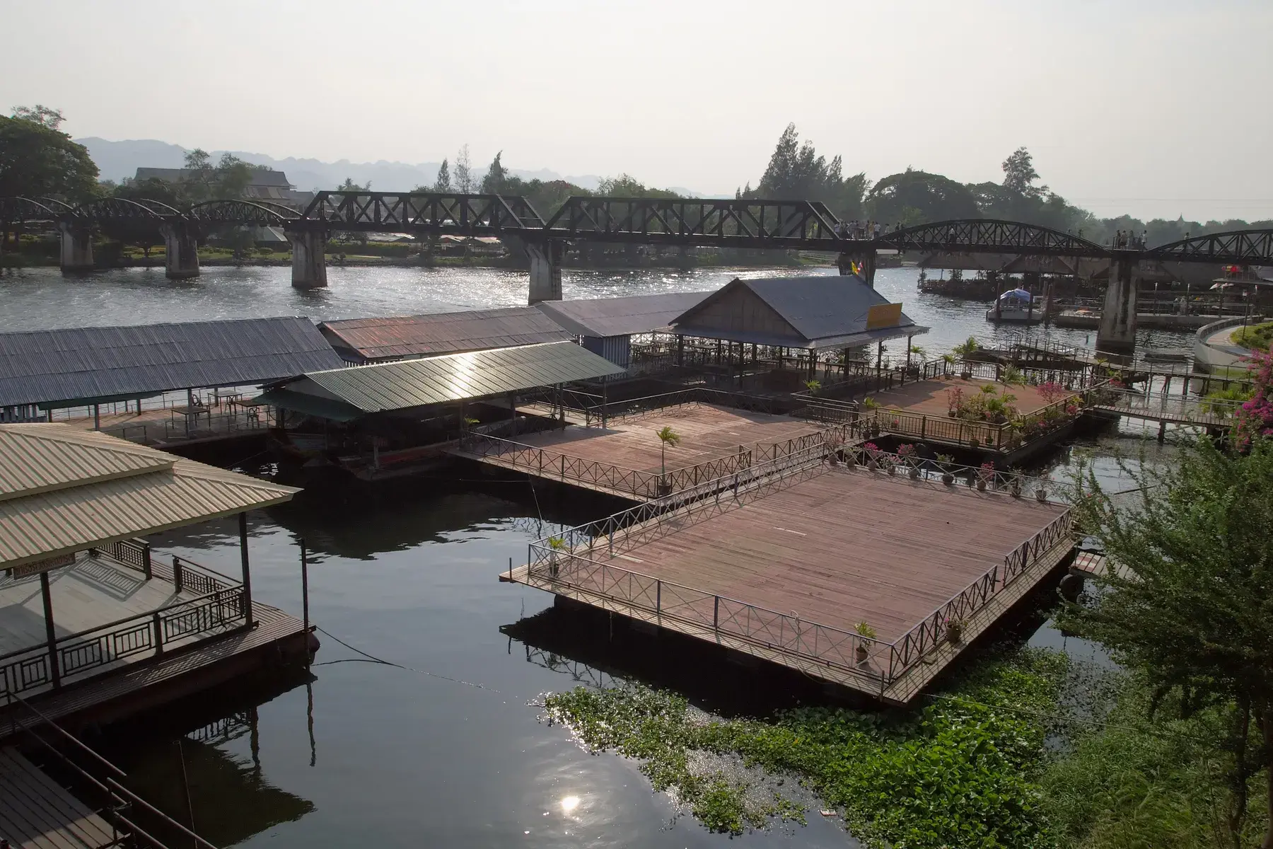 Río y puente ferroviario de Kanchanaburi