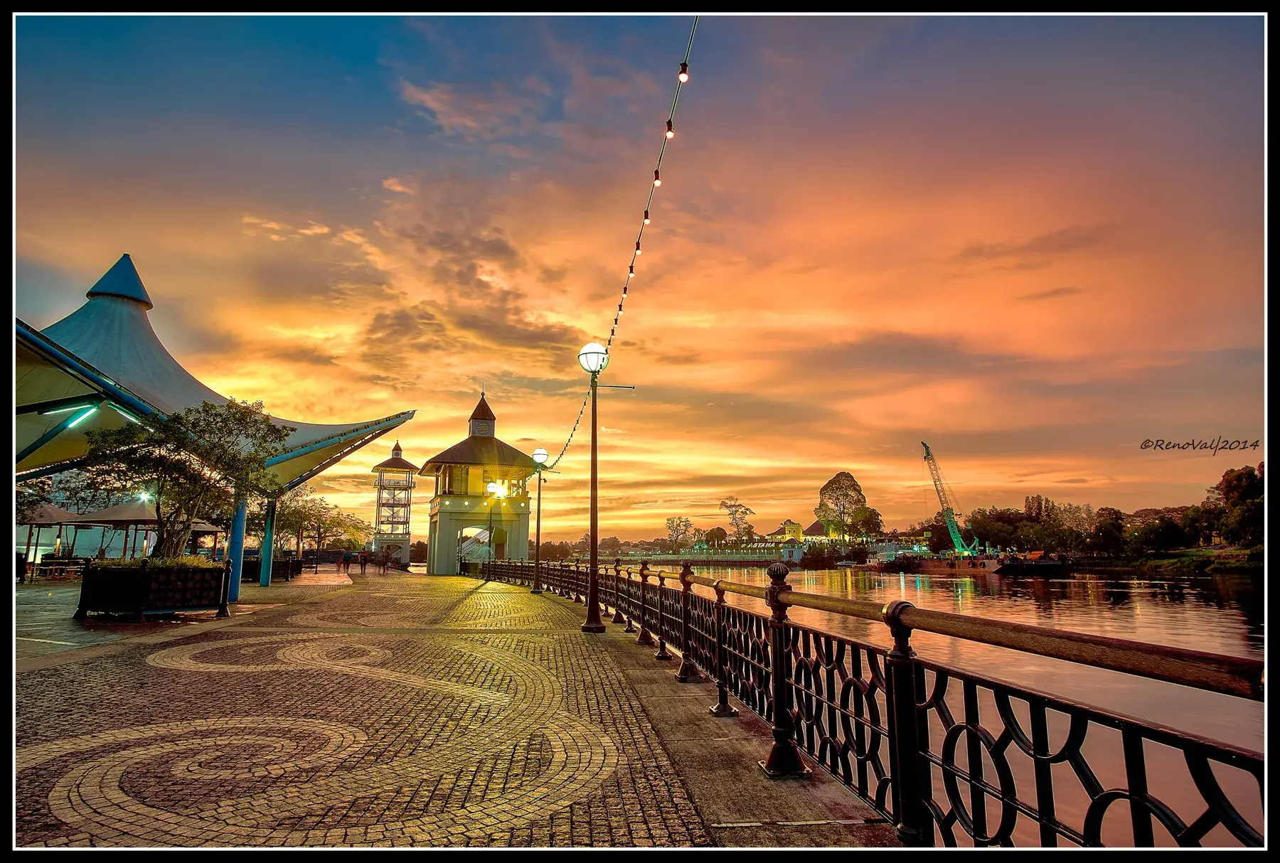 Frente fluvial de Kuching
