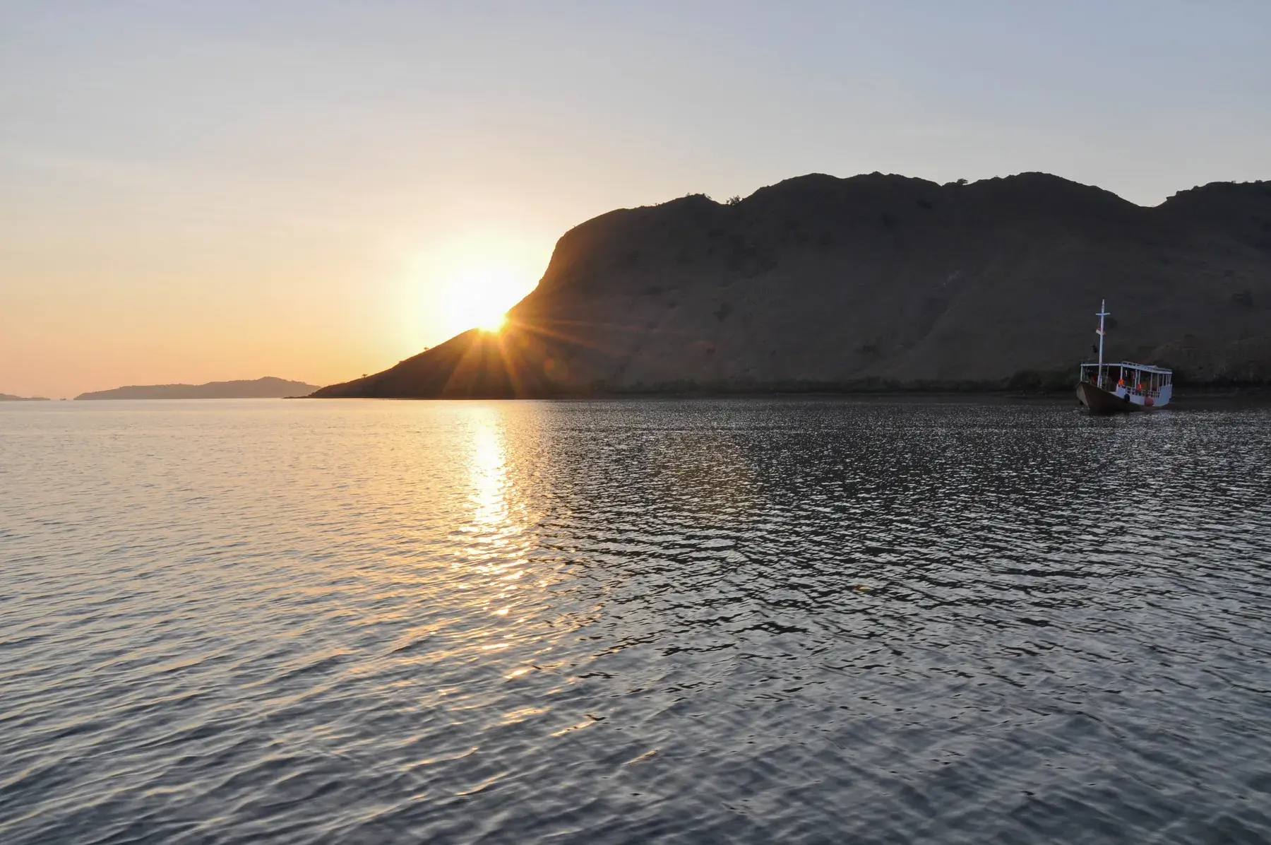 Paisaje costero del archipiélago de Komodo