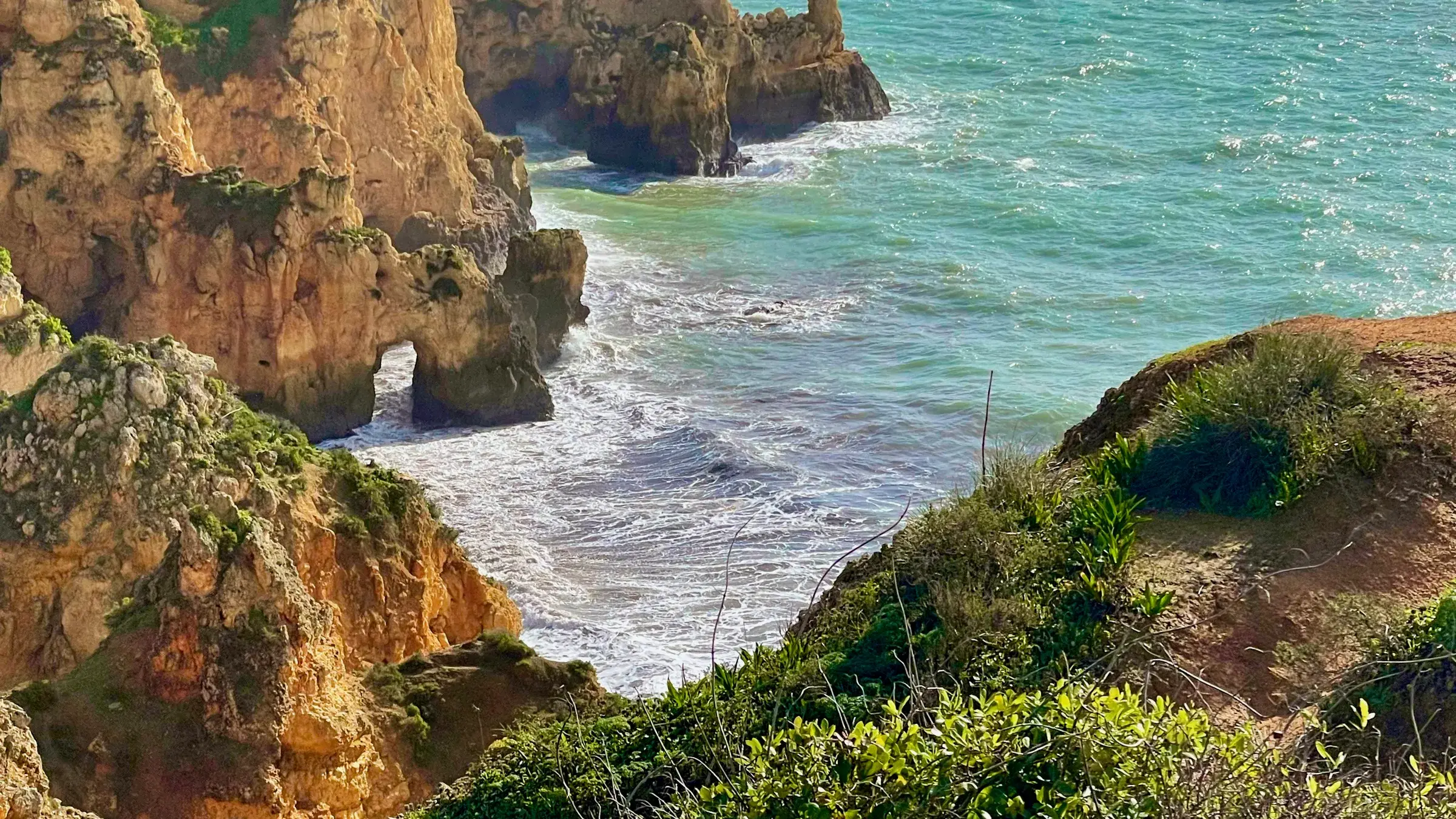 Acantilados y formaciones rocosas de Ponta da Piedade en Lagos, Portugal