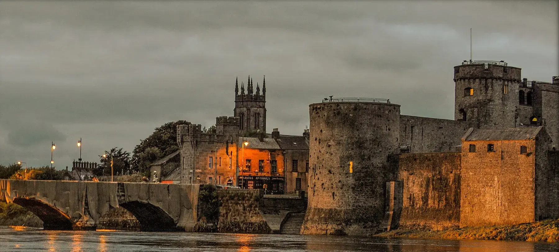 King John’s Castle junto al Shannon en Limerick