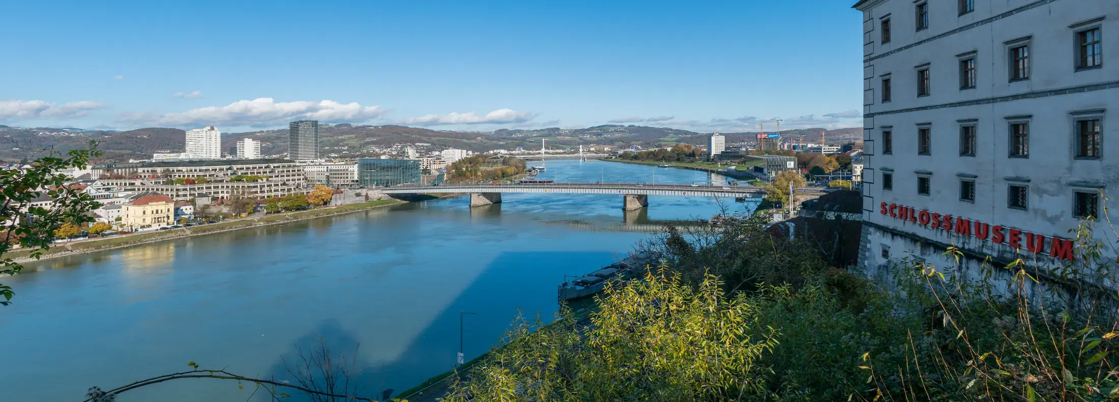 Danubio y frente urbano de Linz