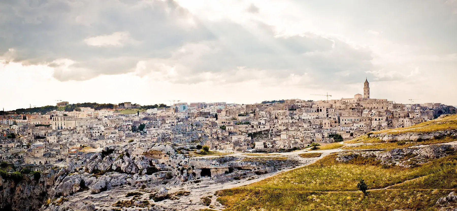 Sassi de Matera sobre el barranco