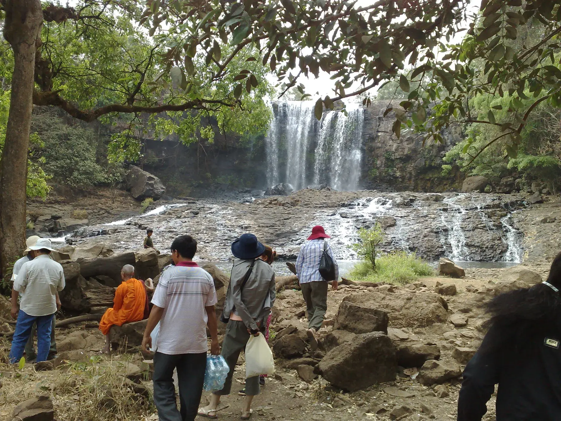 Visitantes en la cascada Bou Sra, Mondulkiri