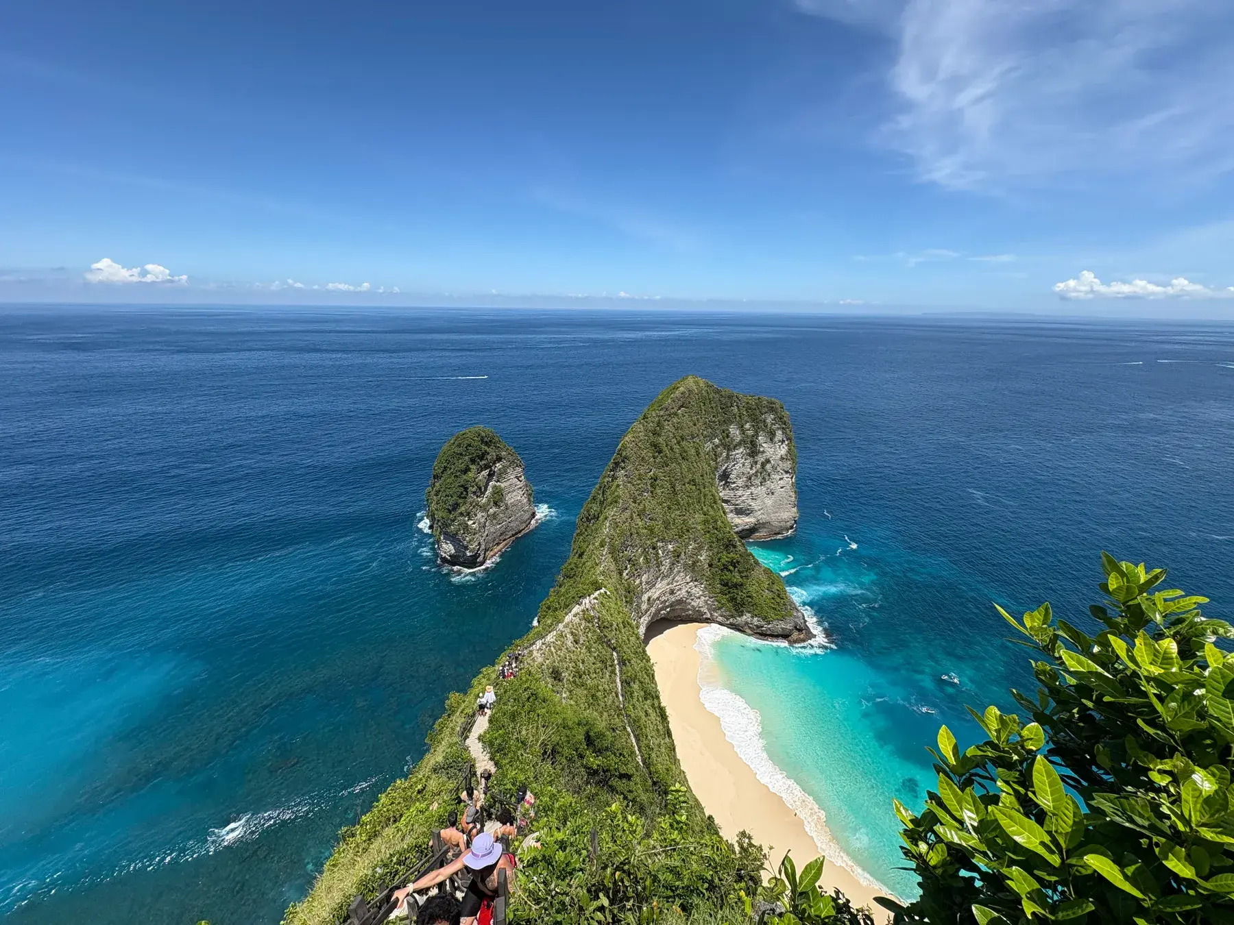 Vista elevada de Kelingking en Nusa Penida