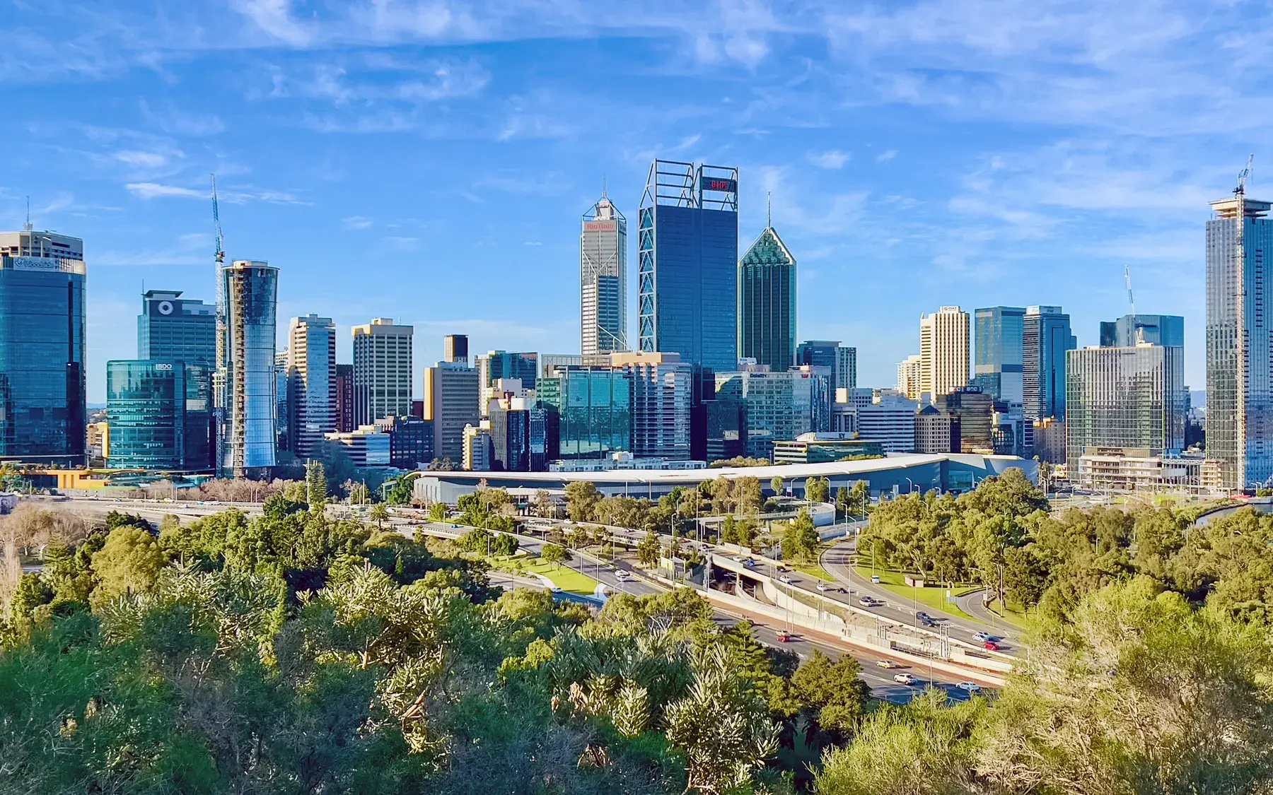 Perth, Fremantle y Rottnest: Perth CBD skyline from State War Memorial Lookout, 2023, 04 b