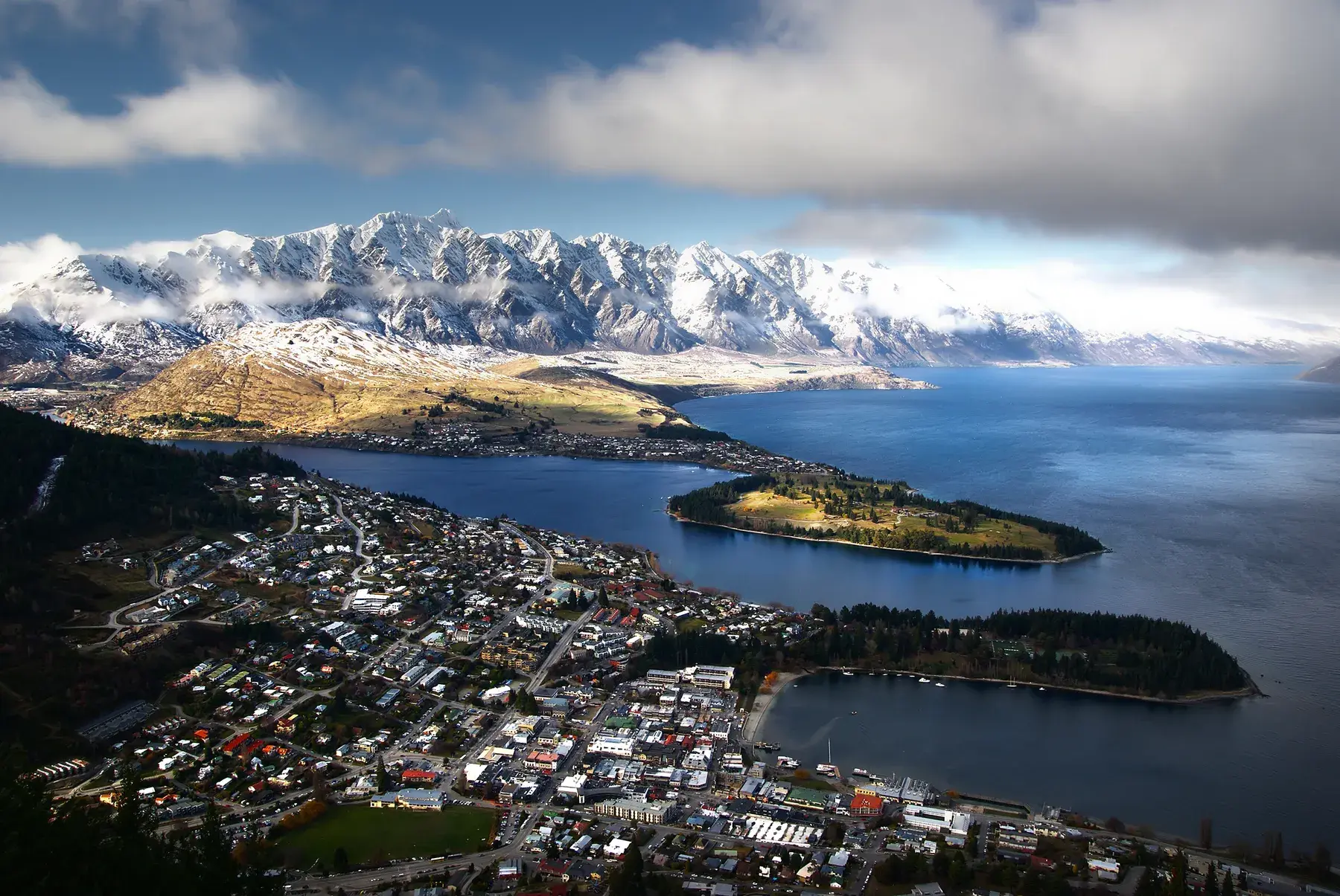 Queenstown junto al lago Wakatipu