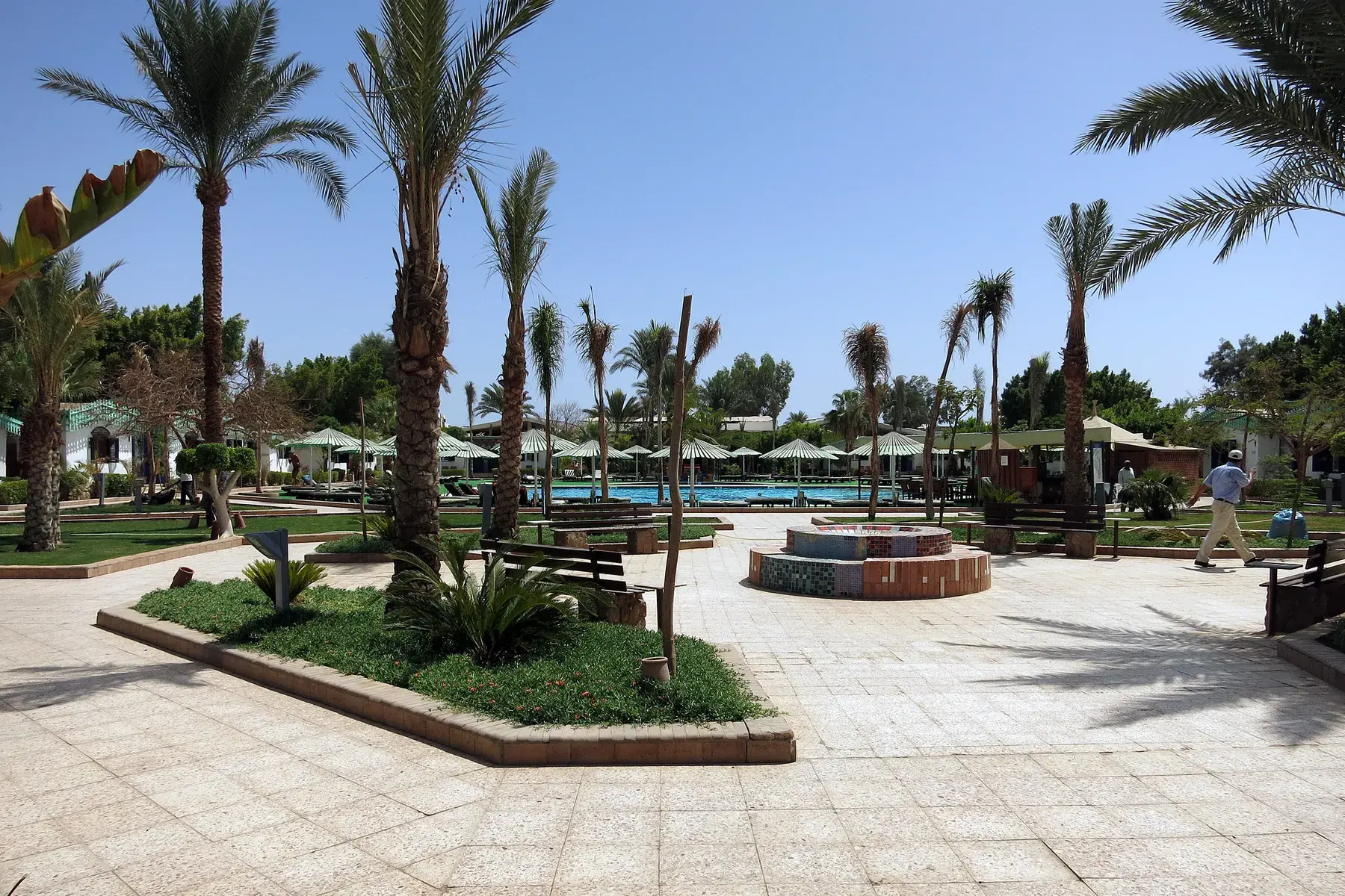 Jardines junto a la playa Ghazala en Naama Bay, Sharm el-Sheij