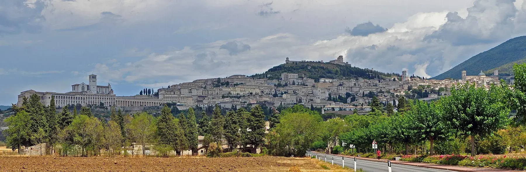 Panorama de Asís y el paisaje de Umbría
