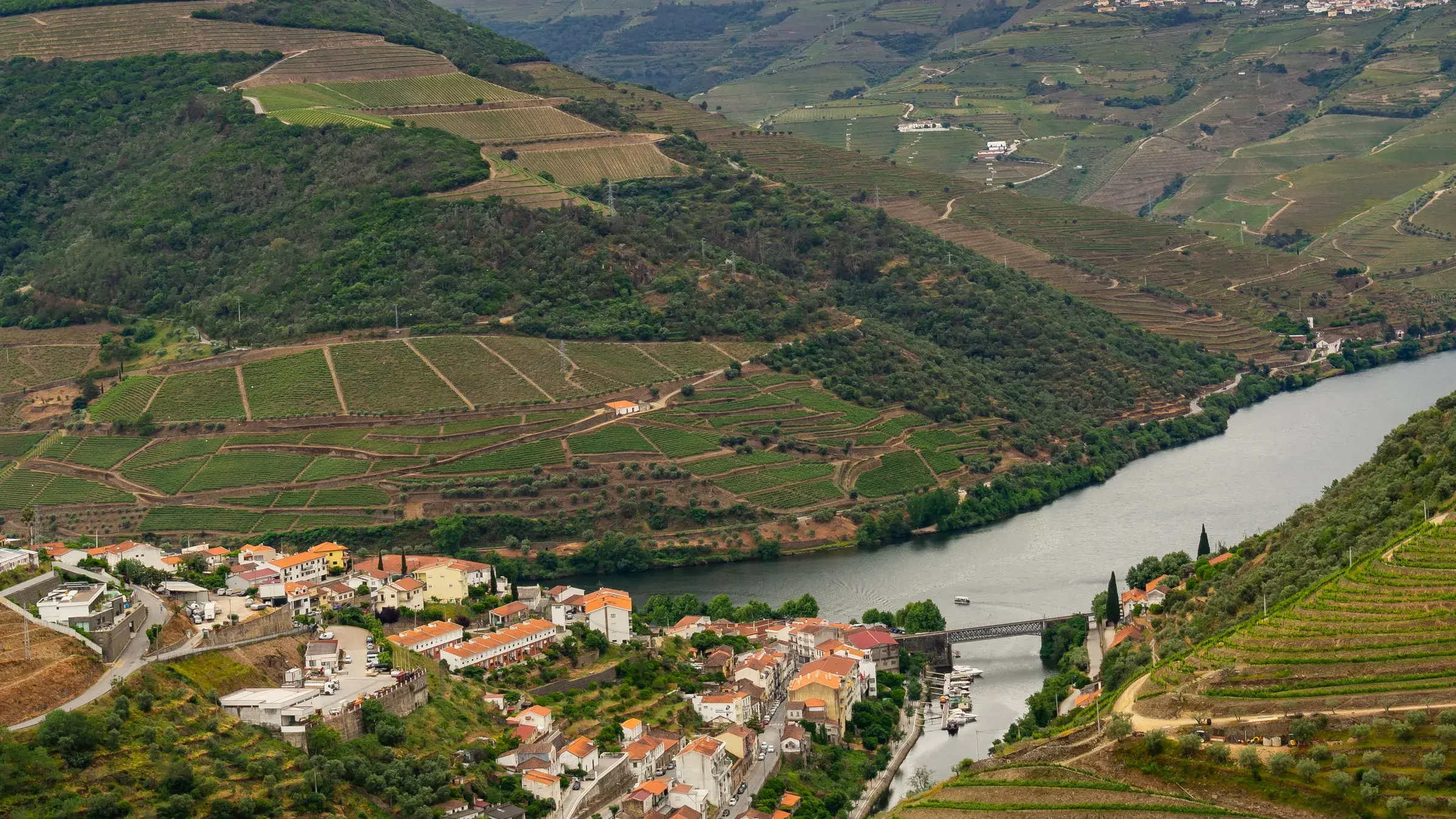 Río Duero, Pinhão y viñedos en terrazas desde São Cristóvão do Douro