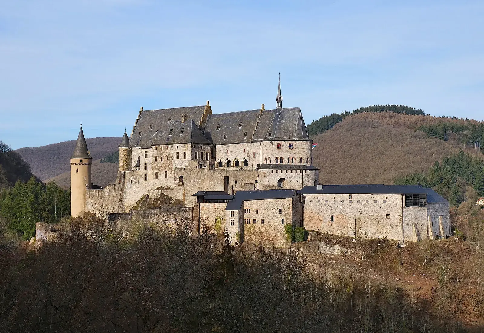 Castillo de Vianden sobre la villa