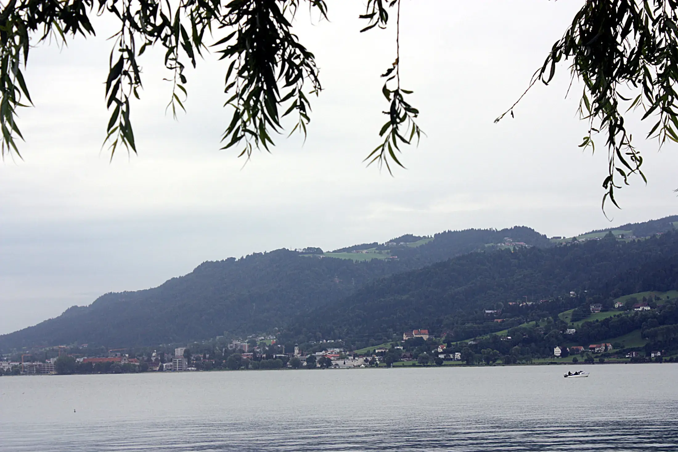 Bregenz junto a la ribera austríaca del lago de Constanza