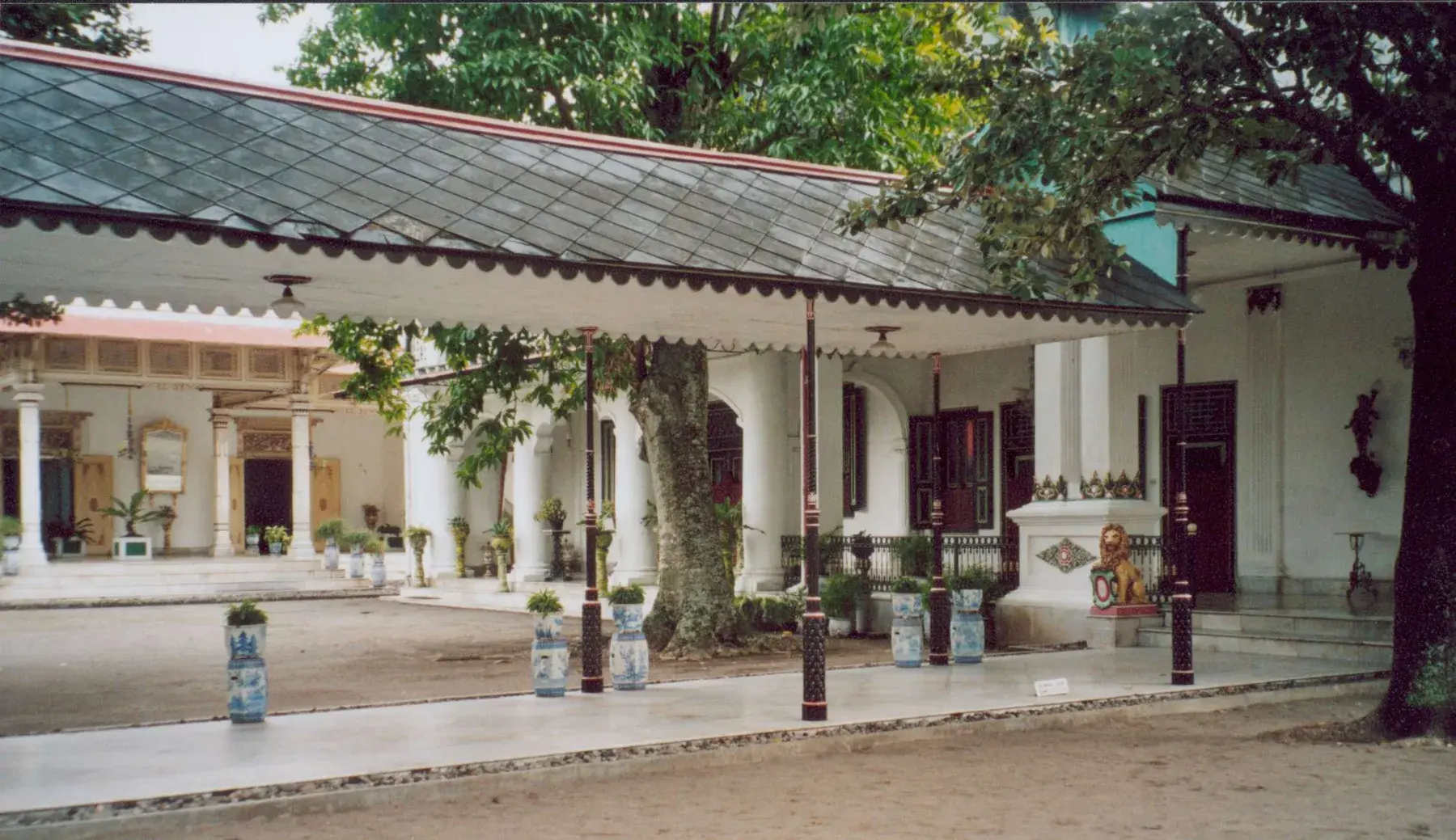 Patio interior del kraton de Yogyakarta